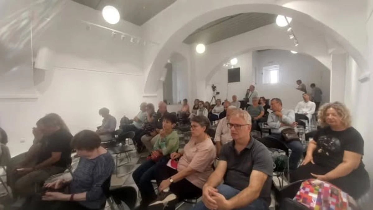 Στιγμιότυπο από το αφιέρωμα της ΟΚΛΕ στον Θανάση Ρεντζή στην Ύδρα
